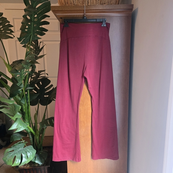 Old Navy Burgundy Maternity Leggings - Picture 2 of 4